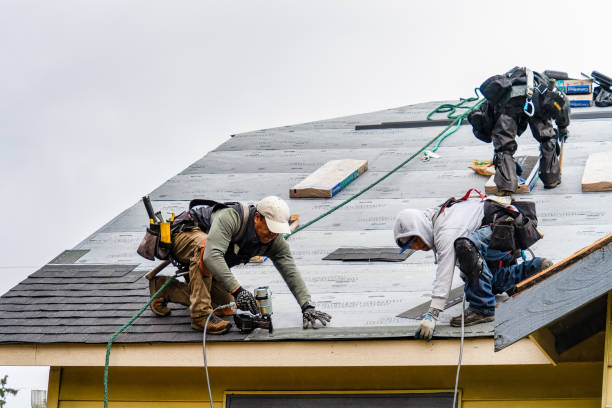Professional Gutter Installation technician working in Callahan, CA